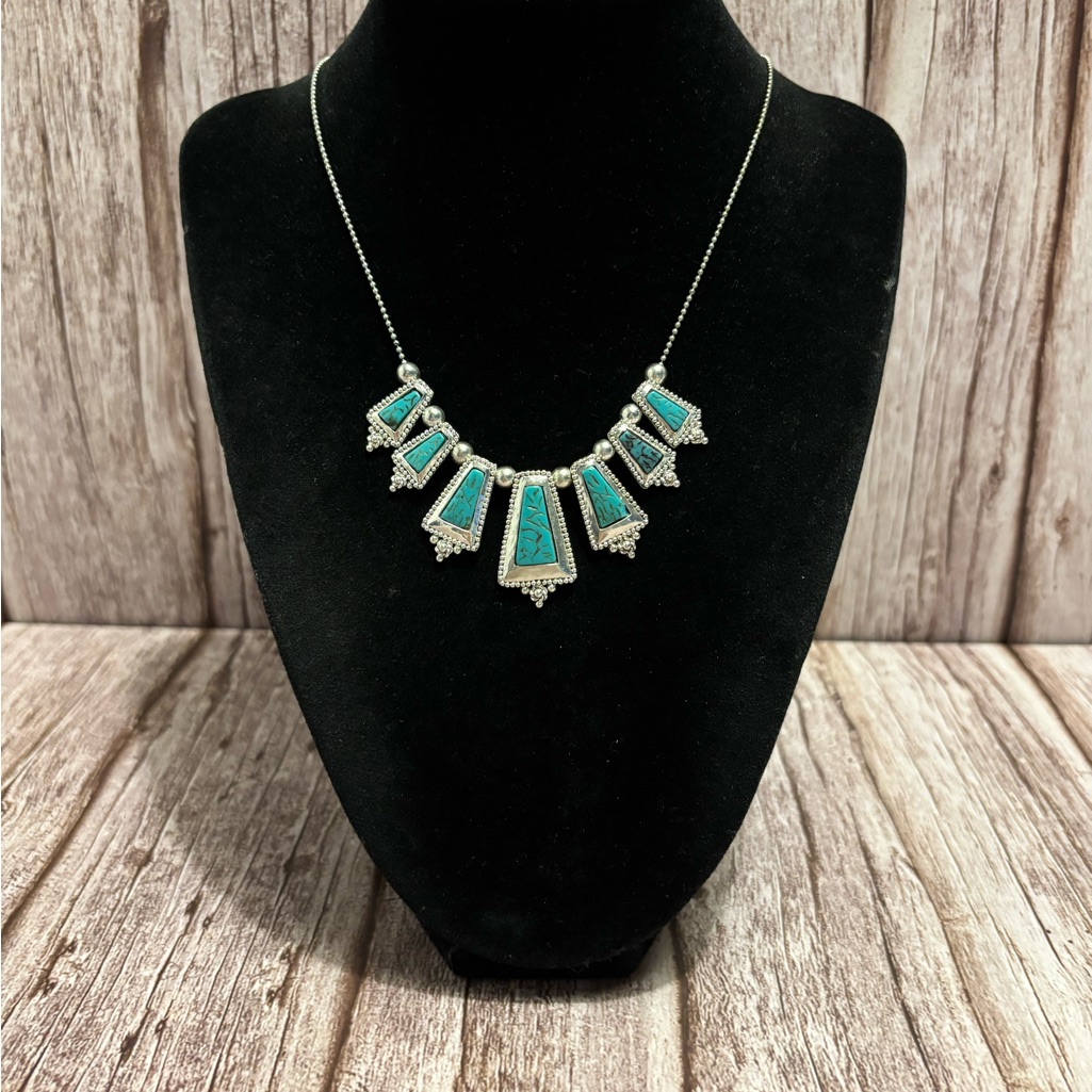 3 For 25 Aeo Silver Tone Southwest Design Necklace 182 15$